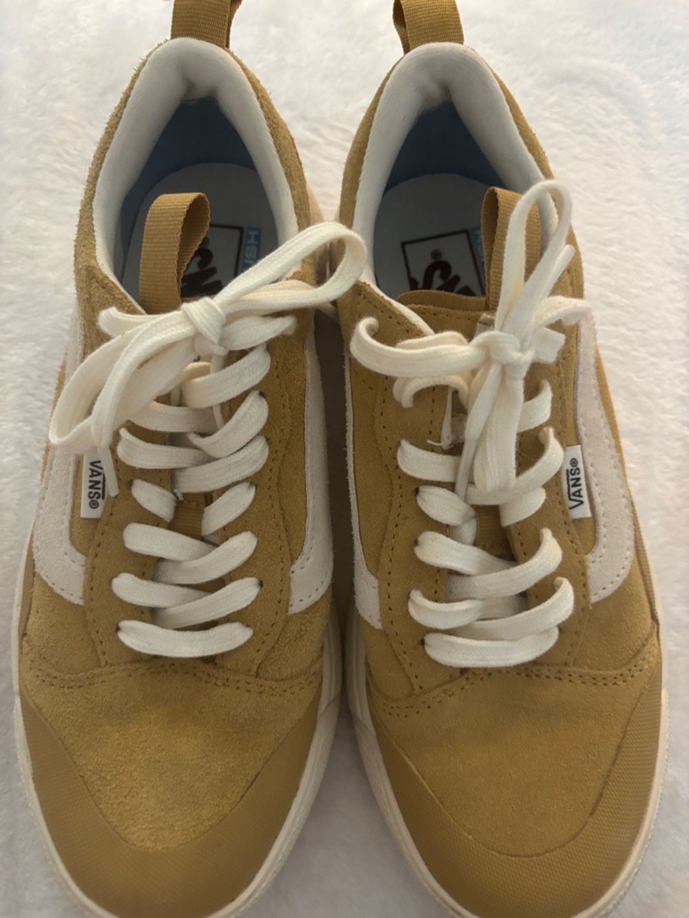 Vans Men’s Old Skool Sneakers Ultracush in Mustard and White sz 5